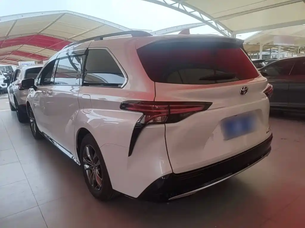 Toyota Sienna — фото 23