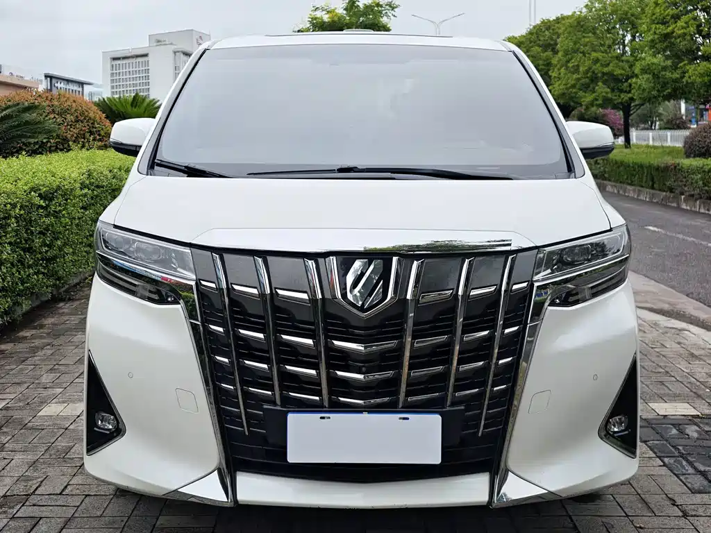 Toyota Alphard — фото 2