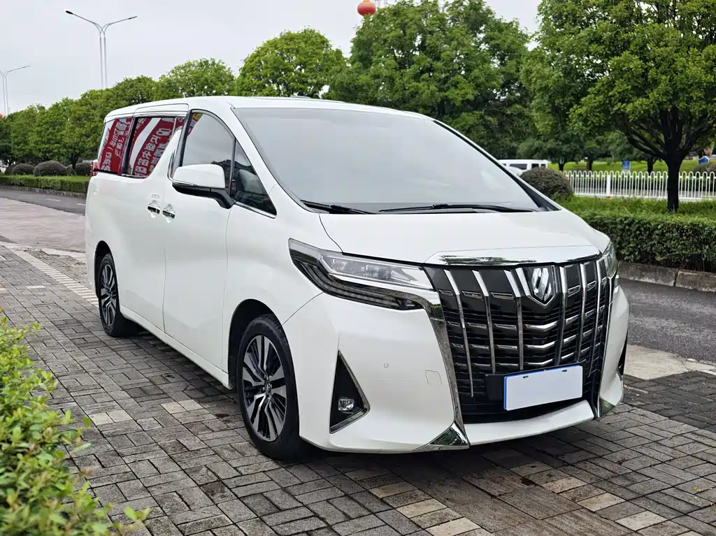 Toyota Alphard — фото 3