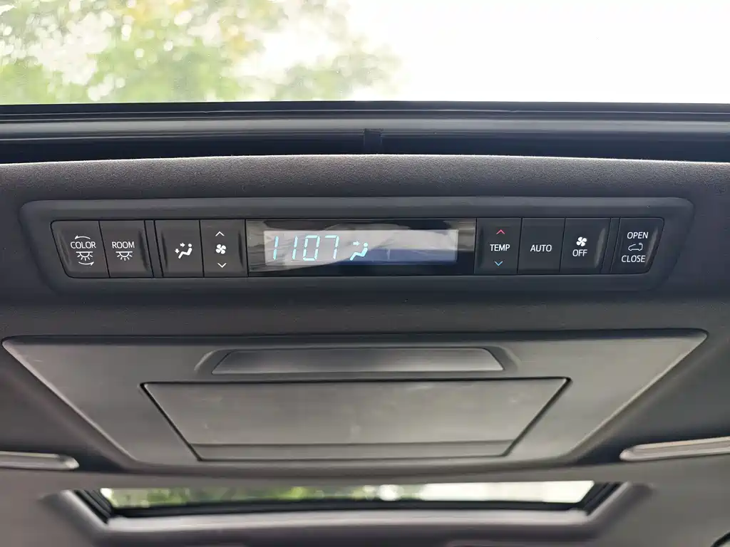 Toyota Alphard — фото 6