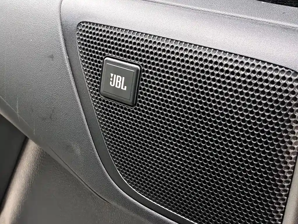 Toyota Alphard — фото 7