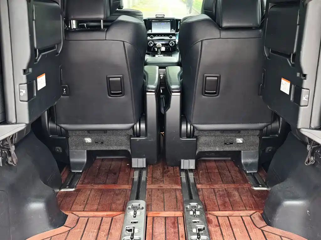 Toyota Alphard — фото 8