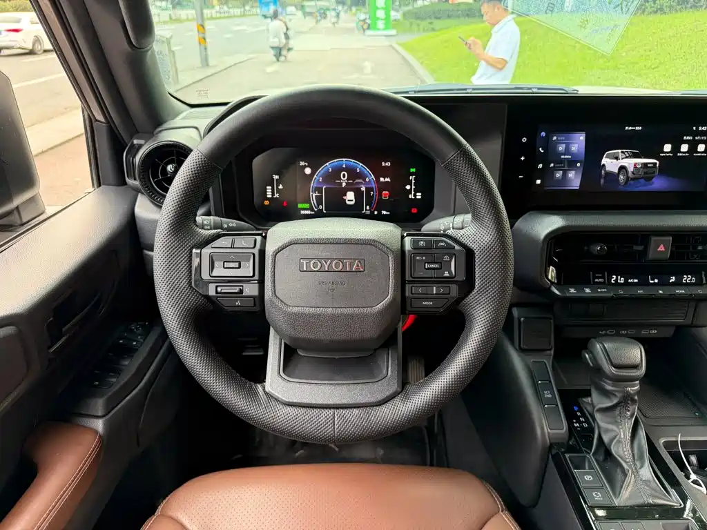 Toyota Prado — фото 14