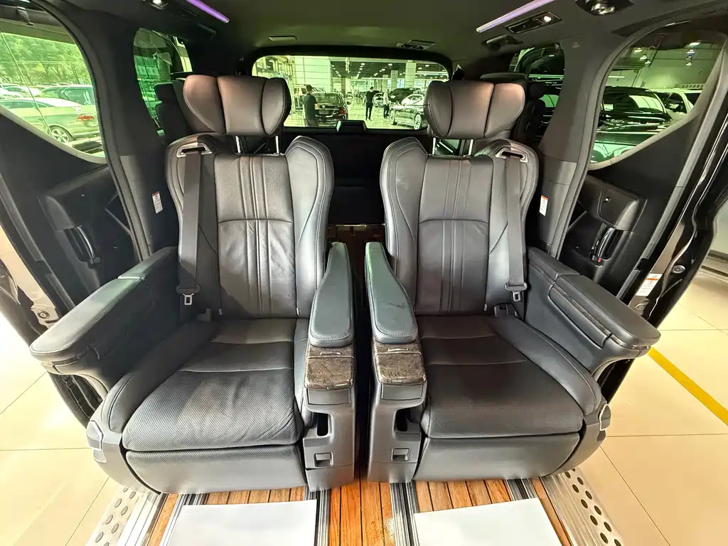 Toyota Vellfire — фото 11