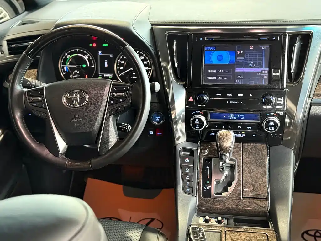 Toyota Vellfire — фото 13