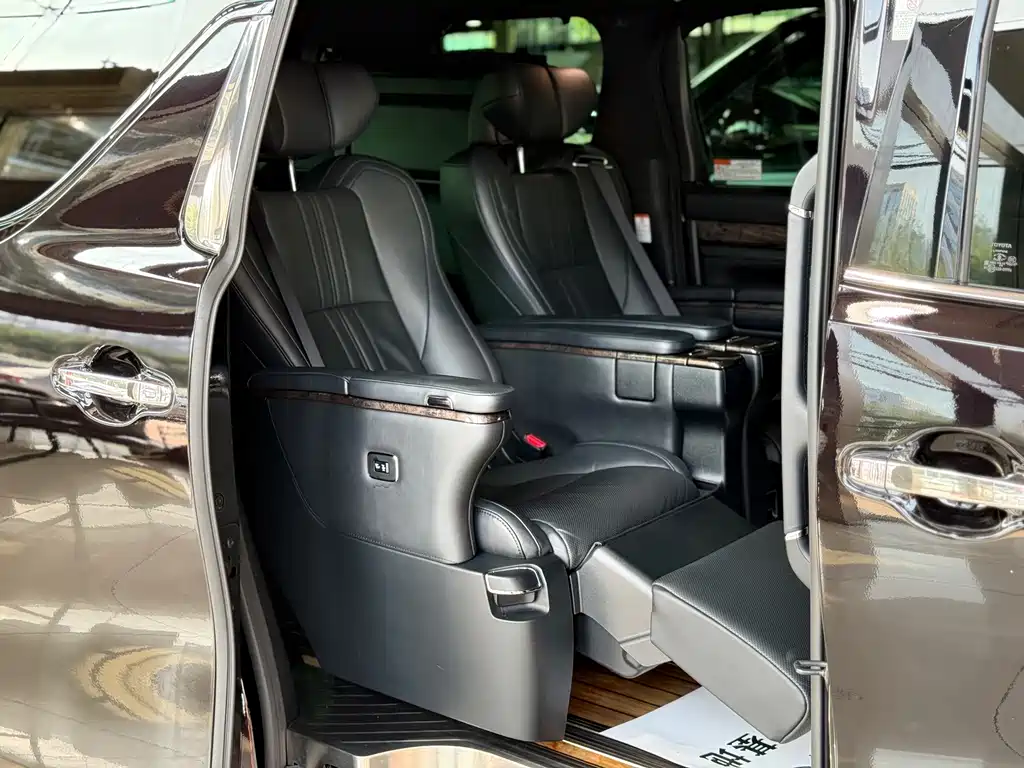 Toyota Vellfire — фото 14