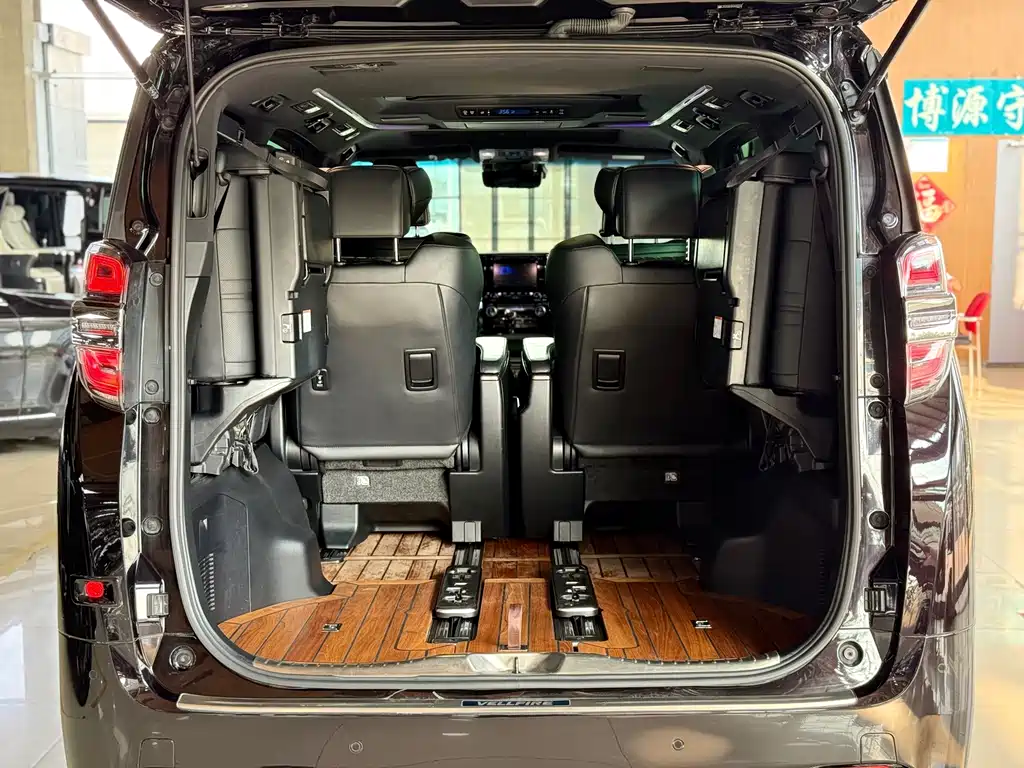 Toyota Vellfire — фото 18