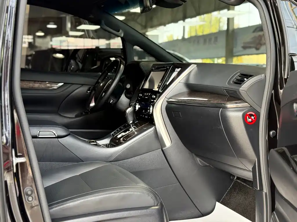 Toyota Vellfire — фото 23