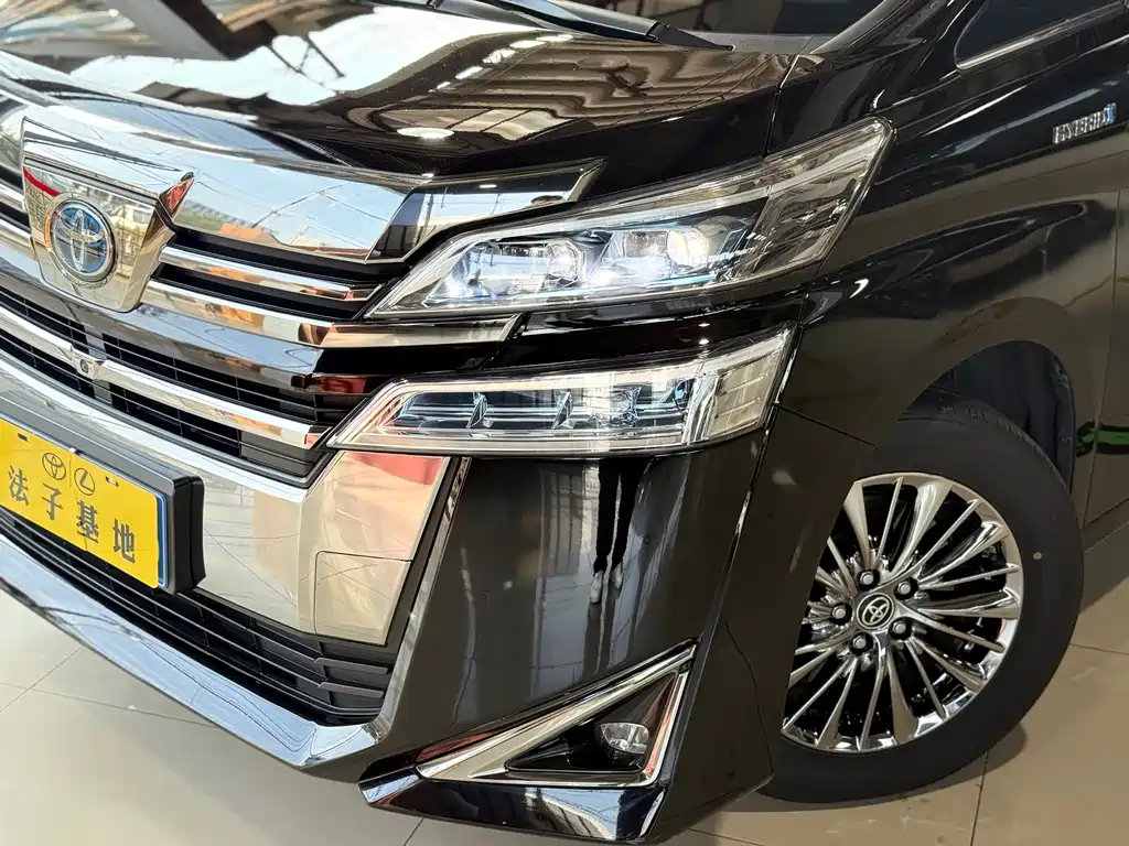 Toyota Vellfire — фото 5