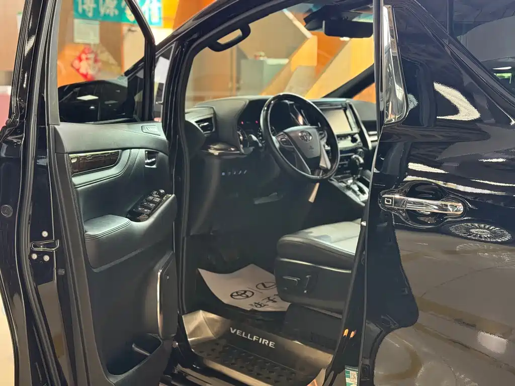 Toyota Vellfire — фото 7