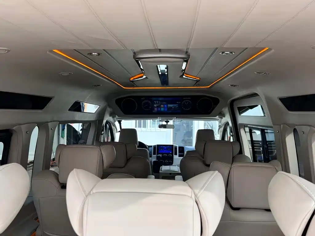 Toyota Hiace — фото 7