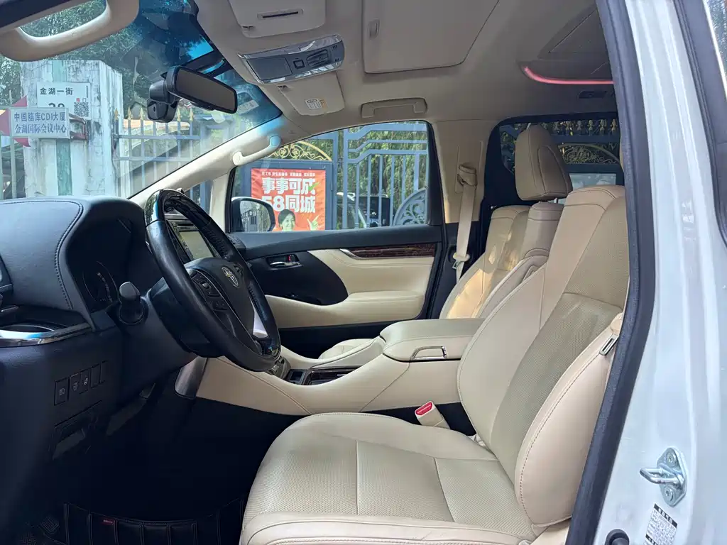 Toyota Alphard — фото 5