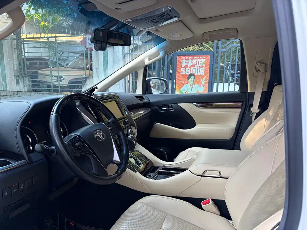 Toyota Alphard — фото 6