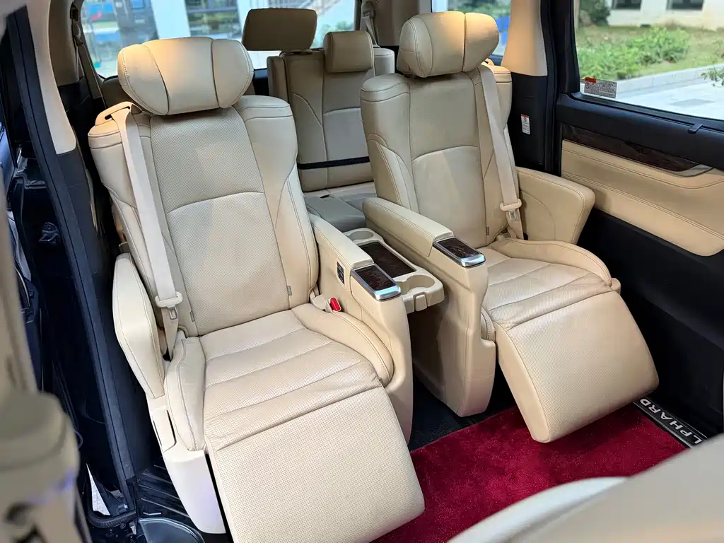 Toyota Alphard — фото 14