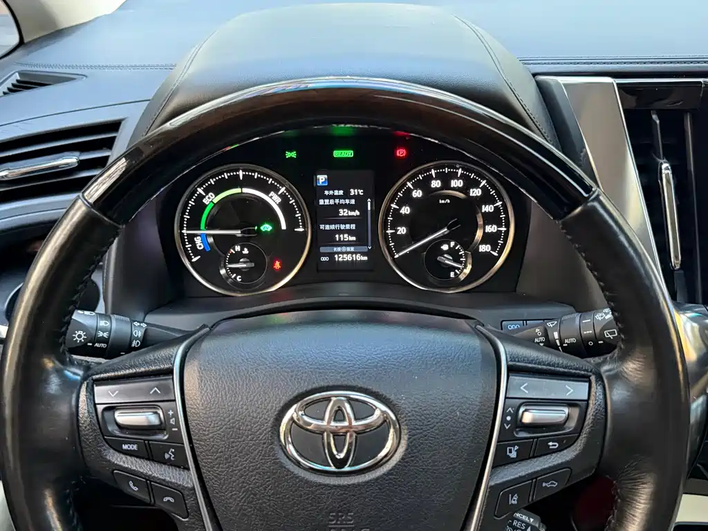 Toyota Alphard — фото 15