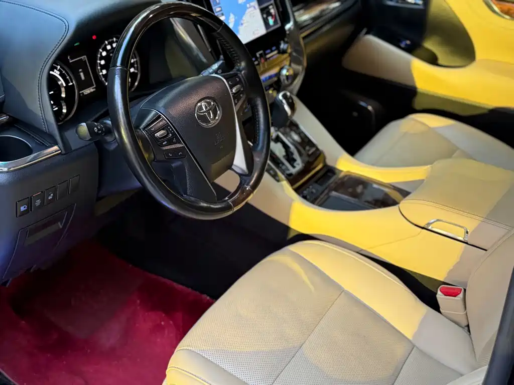 Toyota Alphard — фото 6