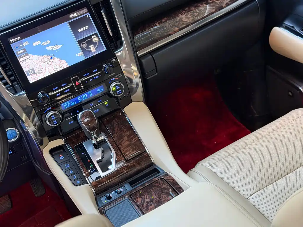 Toyota Alphard — фото 7