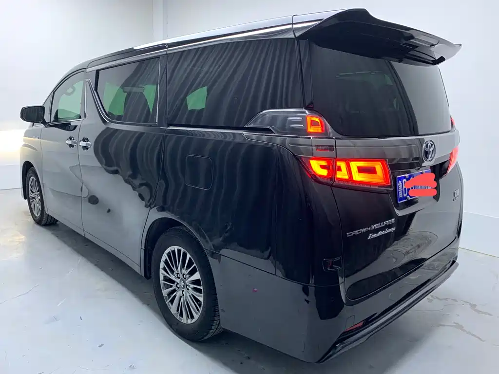 Toyota Vellfire — фото 3