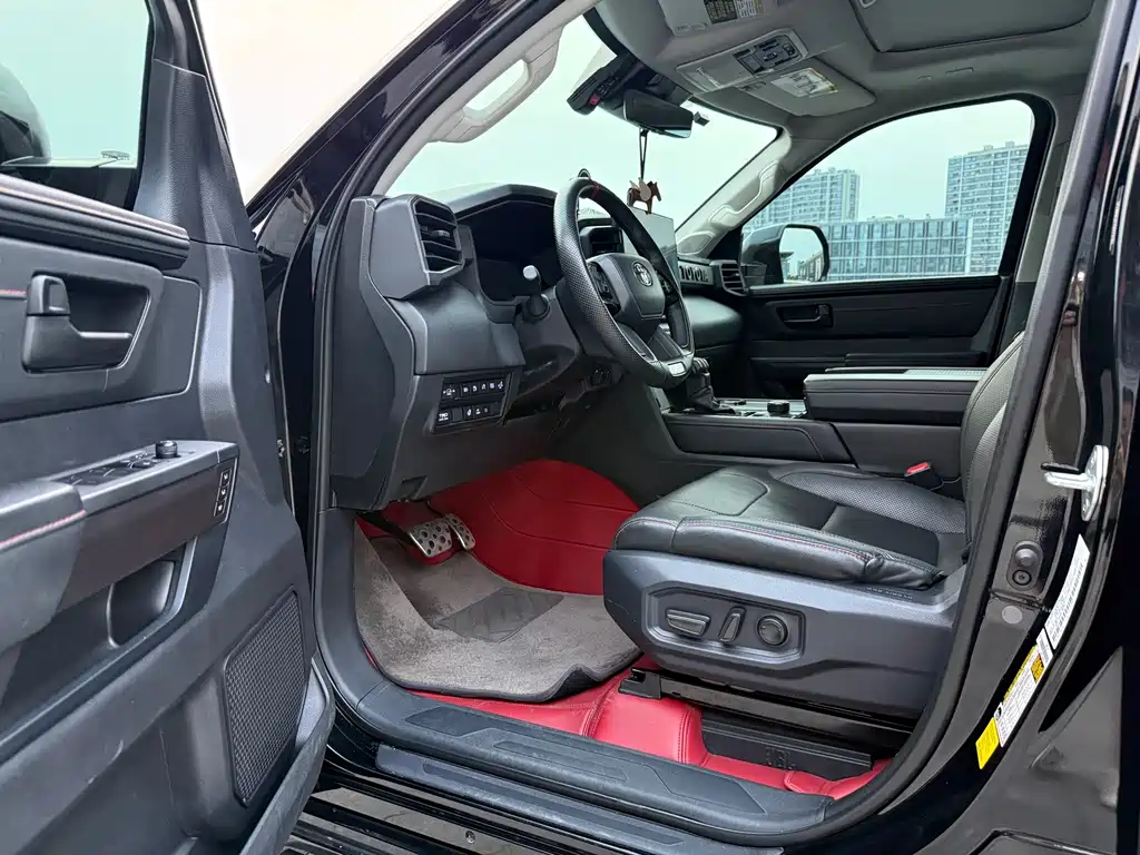 Toyota Sequoia — фото 4