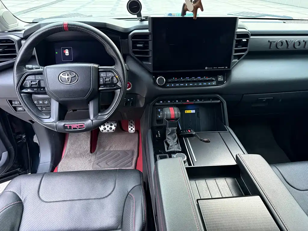 Toyota Sequoia — фото 6