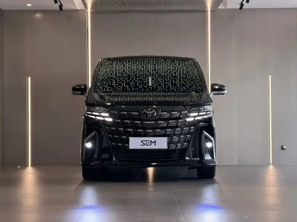 Toyota Alphard — фото 2