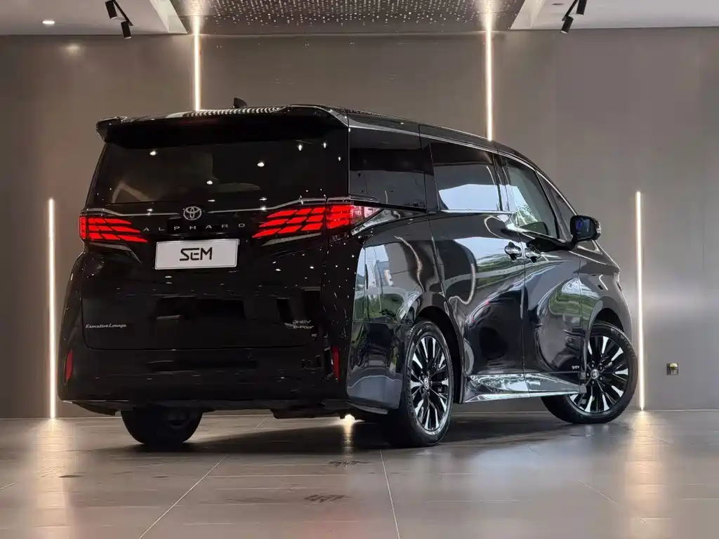 Toyota Alphard — фото 4