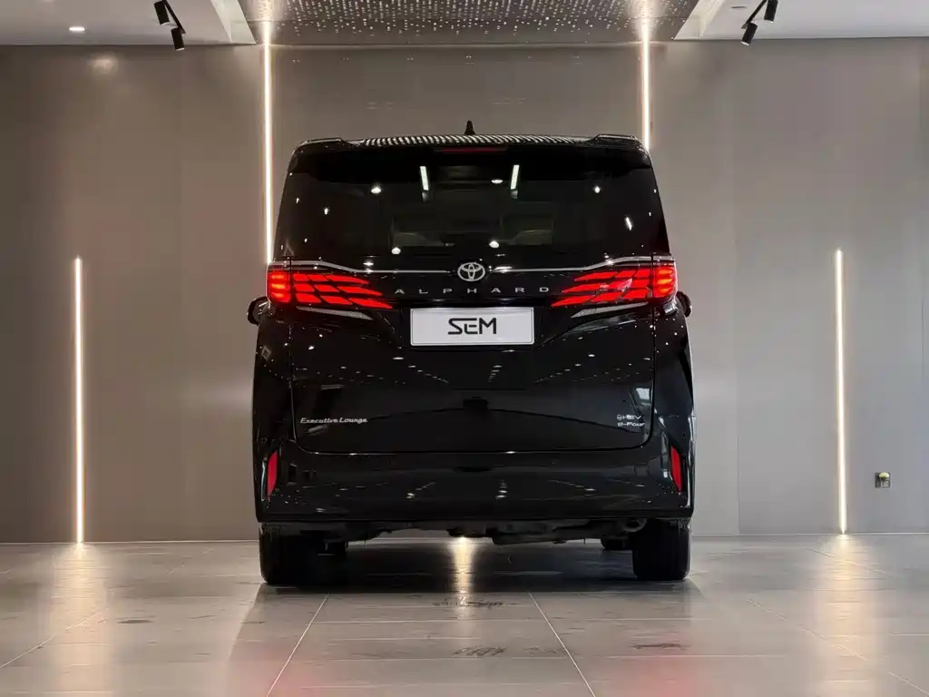 Toyota Alphard — фото 5