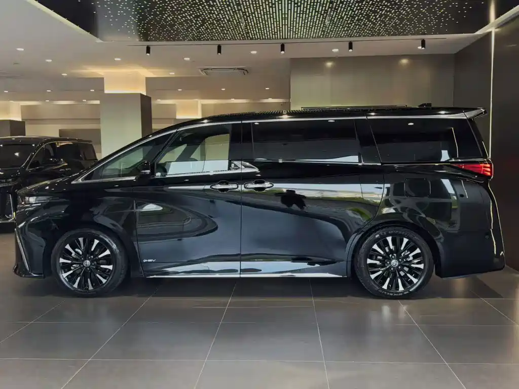 Toyota Alphard — фото 6