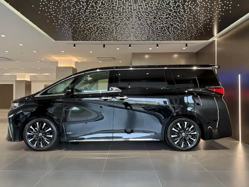 Toyota Alphard — фото 4