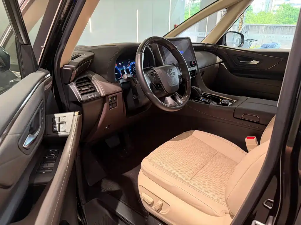 Toyota Alphard — фото 5