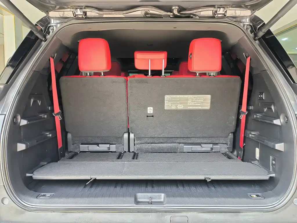 Toyota Sequoia — фото 10