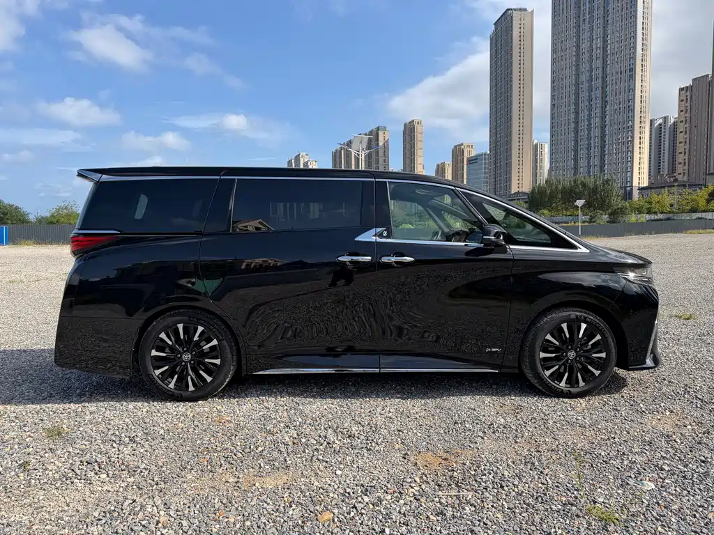 Toyota Alphard — фото 4