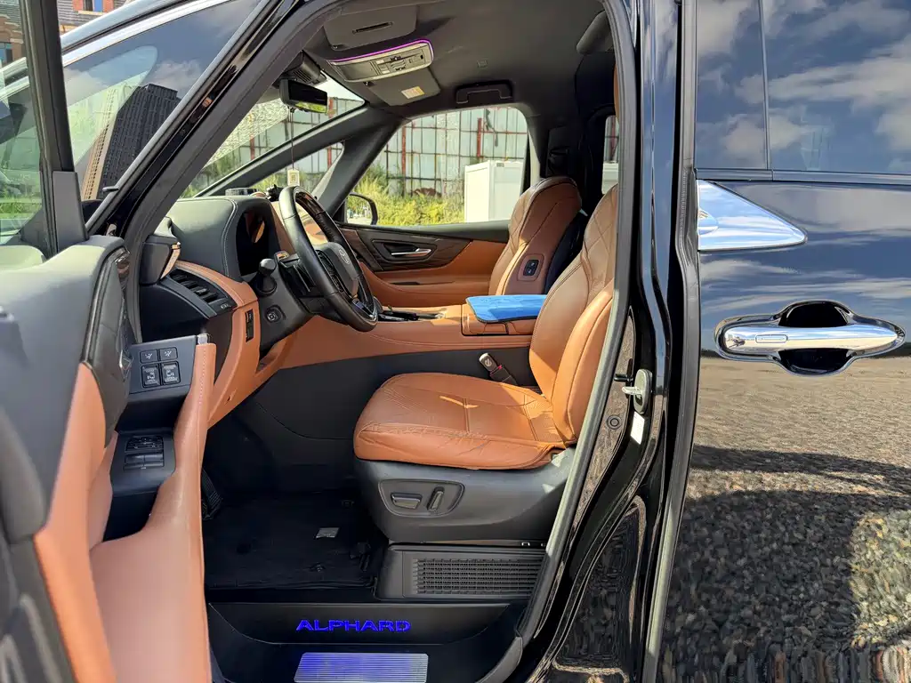 Toyota Alphard — фото 5