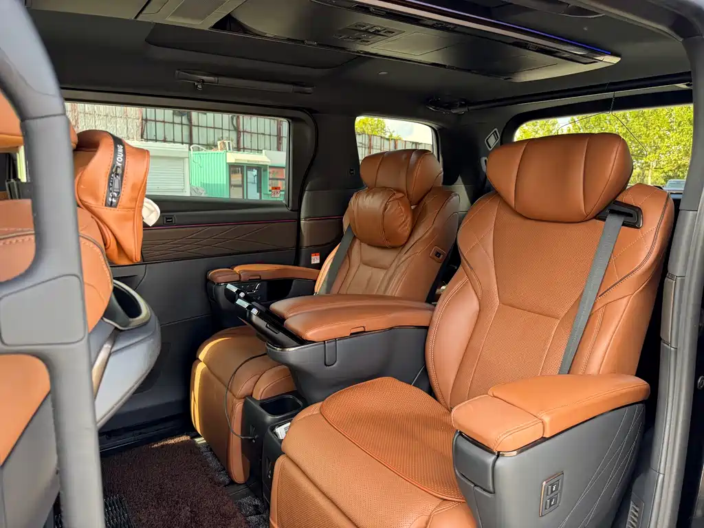 Toyota Alphard — фото 6