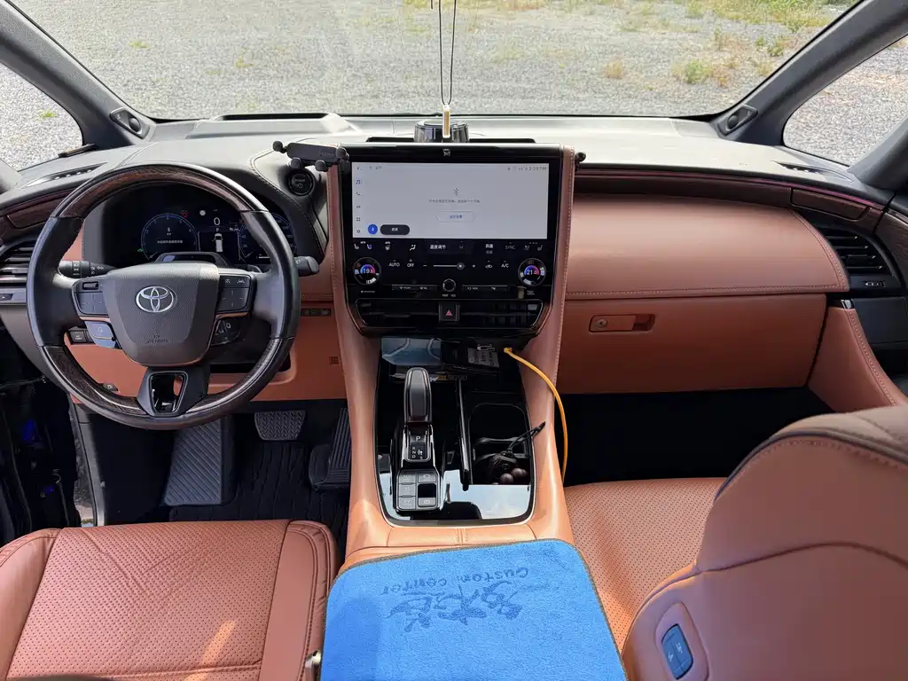 Toyota Alphard — фото 8
