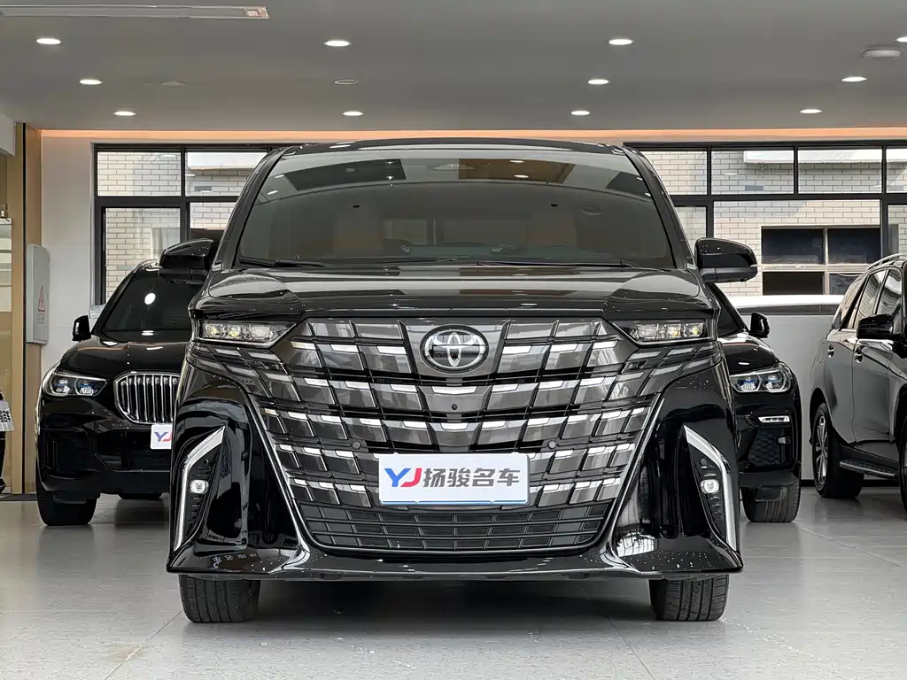 Toyota Alphard — фото 2