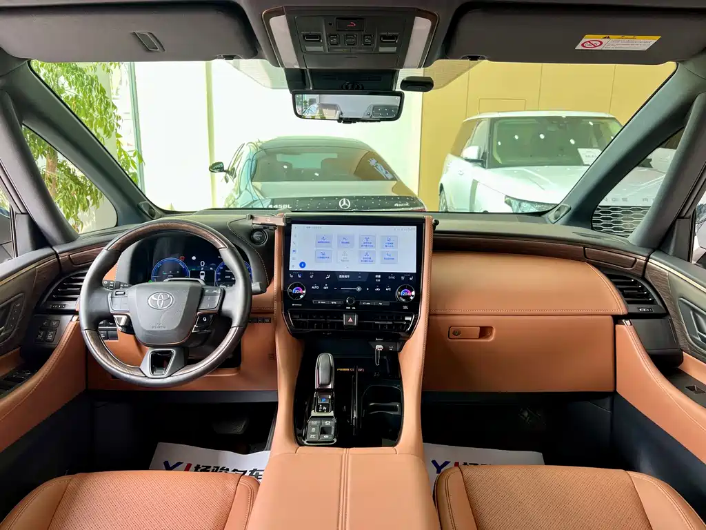 Toyota Alphard — фото 5