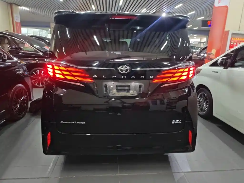 Toyota Alphard — фото 6