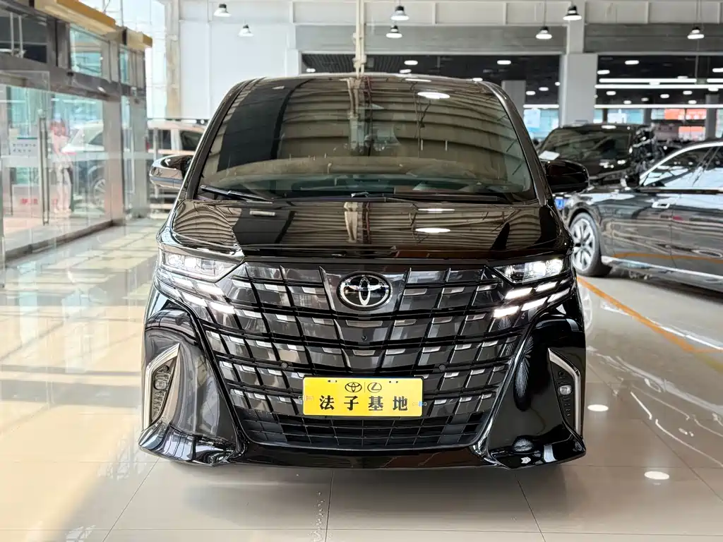 Toyota Alphard — фото 2