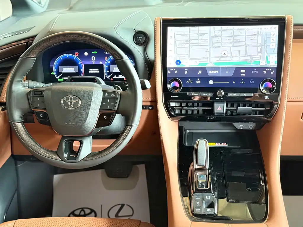 Toyota Alphard — фото 13