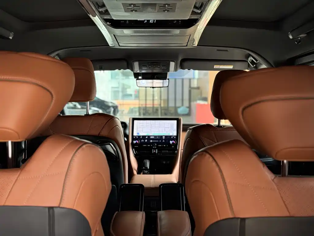 Toyota Alphard — фото 21