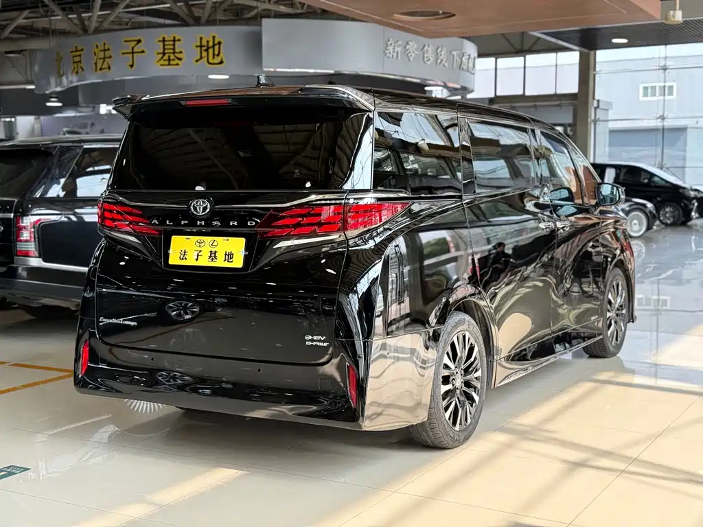 Toyota Alphard — фото 24