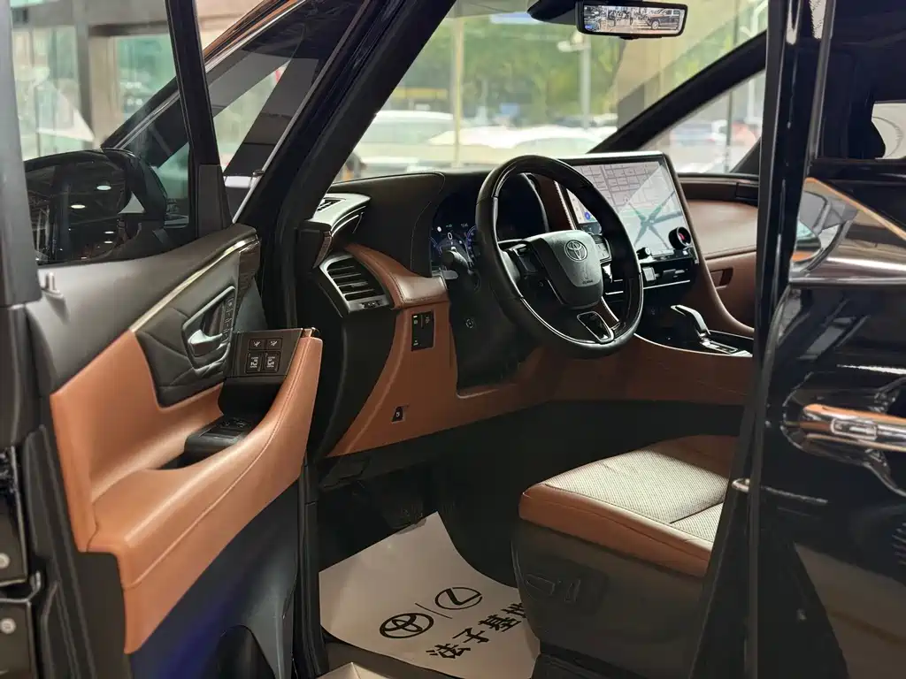 Toyota Alphard — фото 5