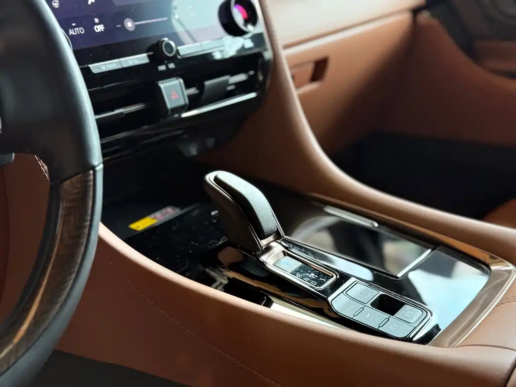Toyota Alphard — фото 8