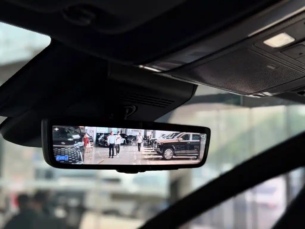Toyota Alphard — фото 9