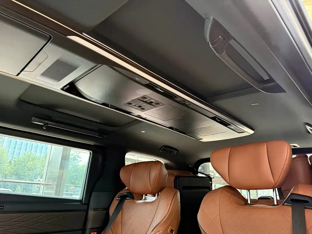 Toyota Alphard — фото 10