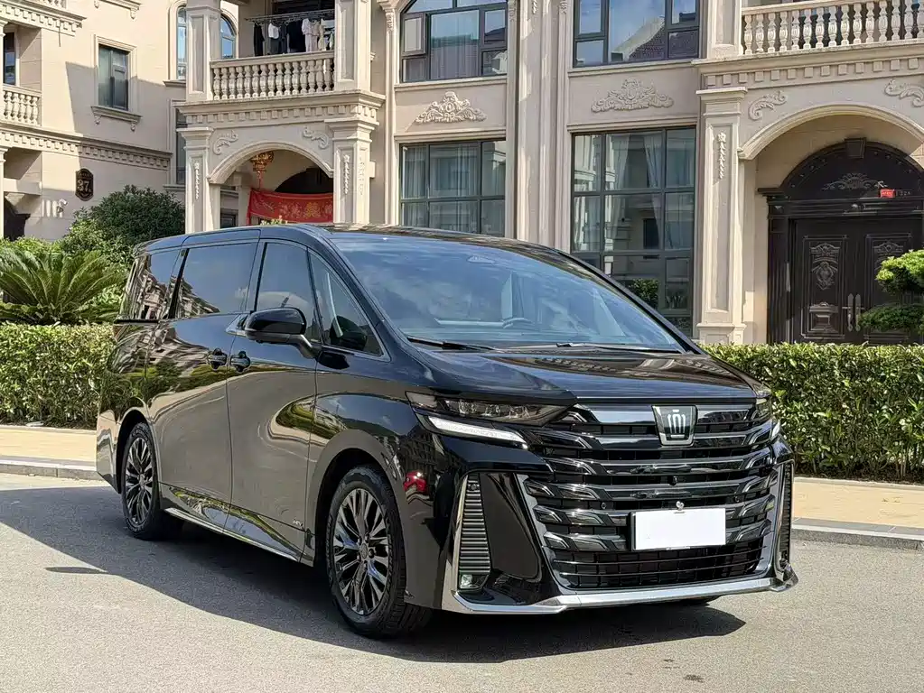 Toyota Vellfire — фото 3