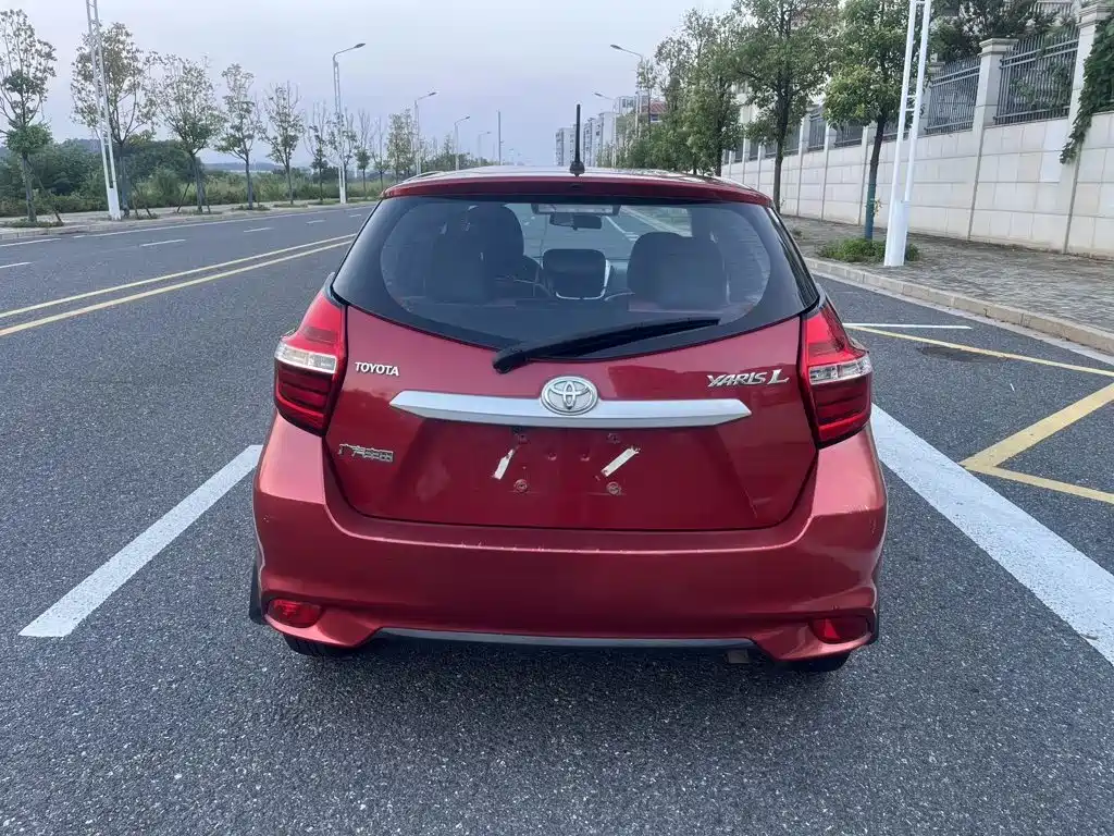Toyota Yaris L — фото 8