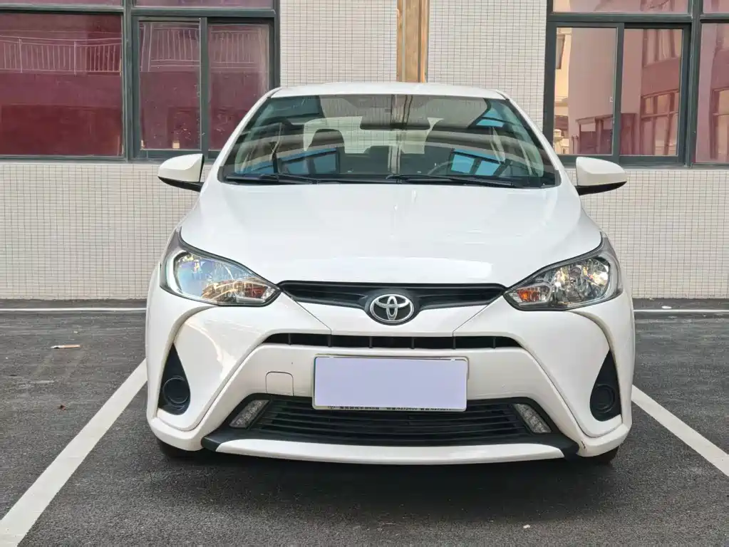 Toyota Yaris L — фото 2