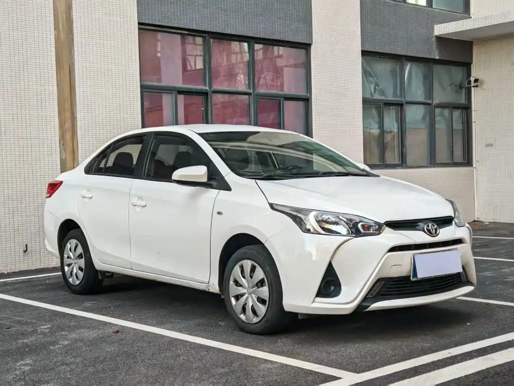 Toyota Yaris L — фото 3
